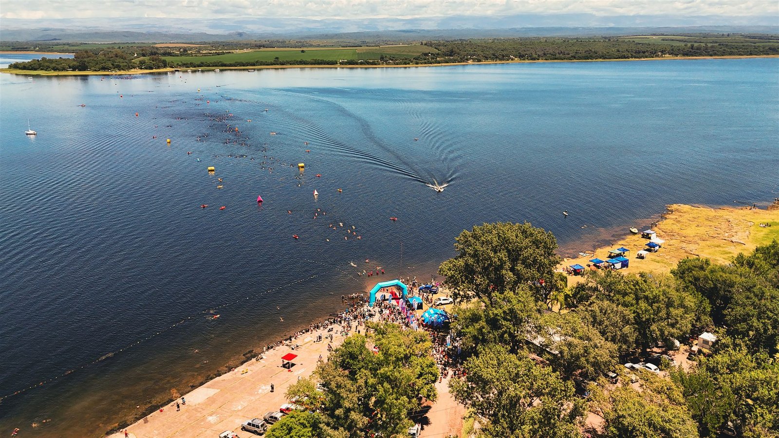 Vista aérea del Cruce del Lago de Villa Rumipal